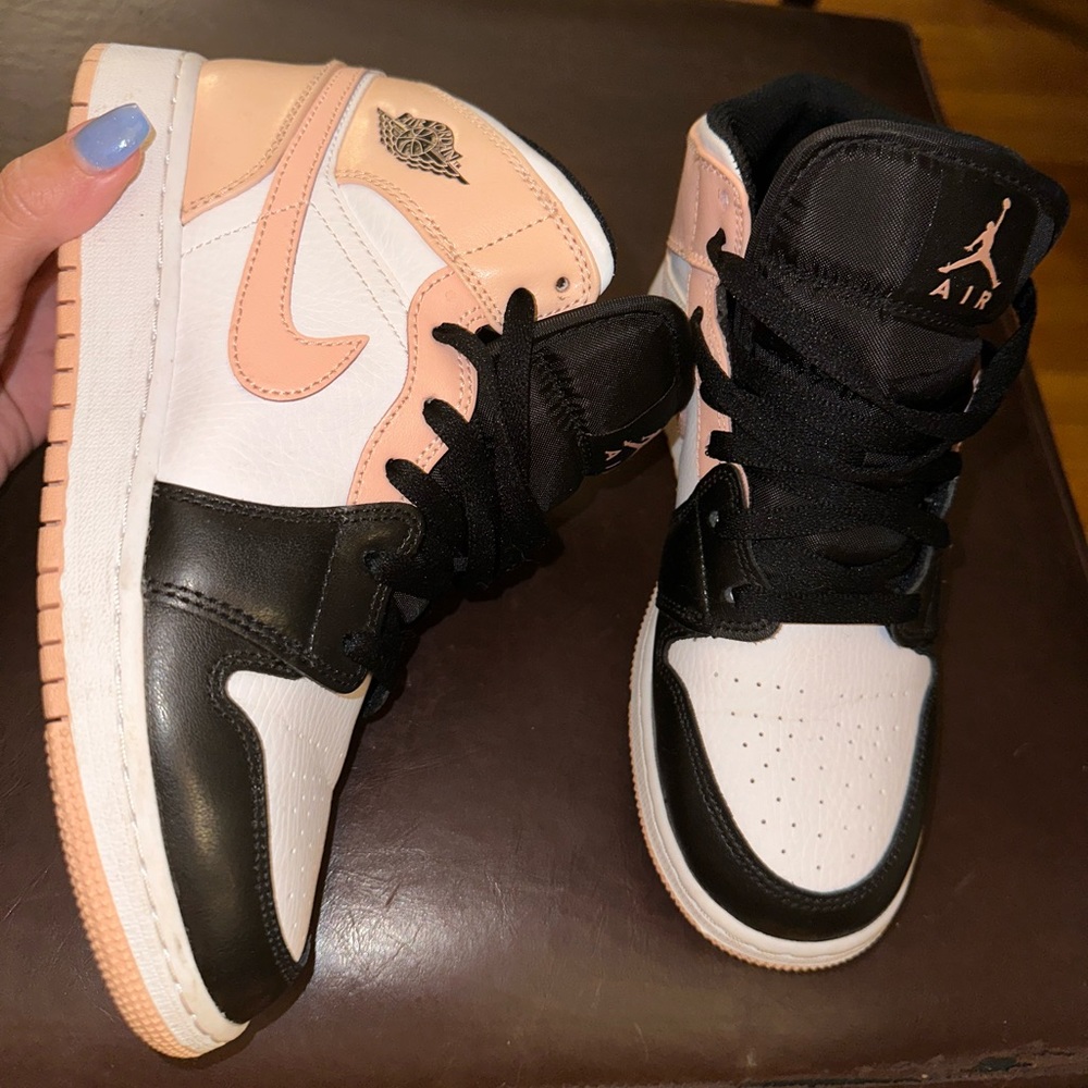 Air Jordan 1 Mid Sneakers